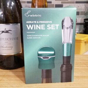 Rabbit Aerate & Preserve Wine Set New in Box Wine Champagne Sealer Aerator Green